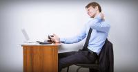 من أجل صحتك : التزم بهذه النصائح خلال الجلوس أمام الكمبيوتر